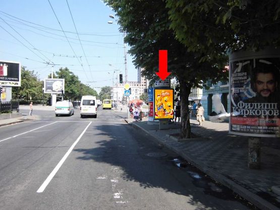 Фото рекламної площини за адресою Яворницкого пр. (бывш. Маркса пр.) / Фабра ул. (бывш. Серова ул.)