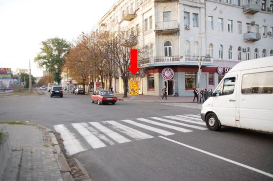 Фото рекламной плоскости по адресу Яворницкого пр. (бывш. Маркса пр.), 72 / Половицкая ул., кафе "Coffee Life", театр Оперы и балета