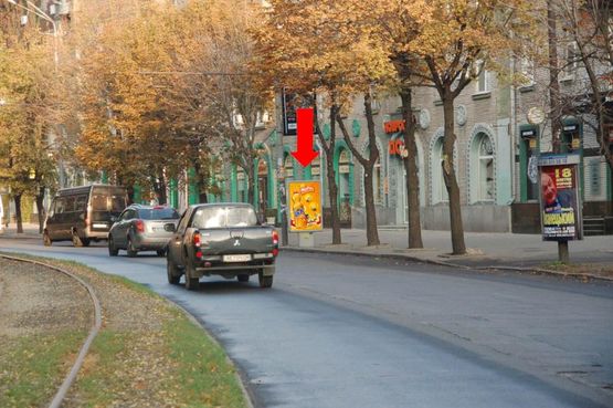 Фото рекламной плоскости по адресу Яворницкого пр. (бывш. Маркса пр.), 88, магазин "Ессо"