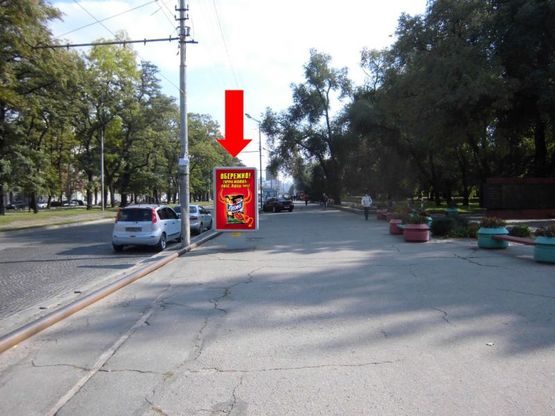 Фото рекламной плоскости по адресу Яворницкого пр. (бывш. Маркса пр.), парк им. Глобы, в центр