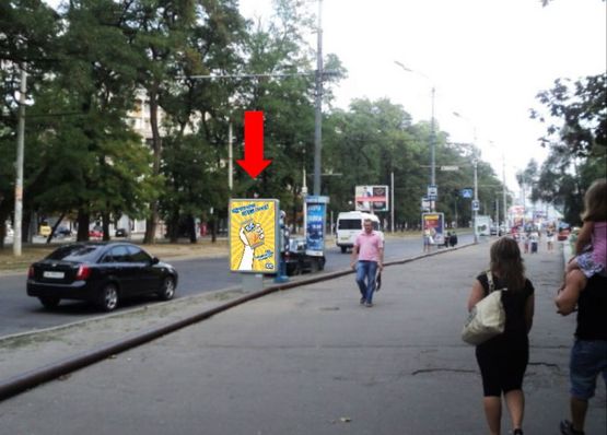 Фото рекламной плоскости по адресу Яворницкого пр. (бывш. Маркса пр.), парк им. Глобы, в центр