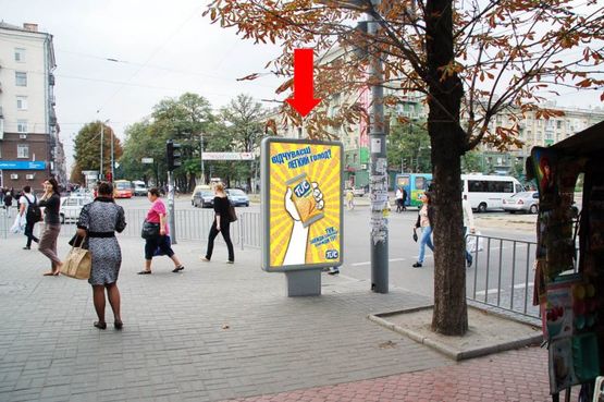 Фото рекламної площини за адресою Яворницкого пр. (бывш. Маркса пр.), 111 / Шмидта ул., рынок "Озерка"