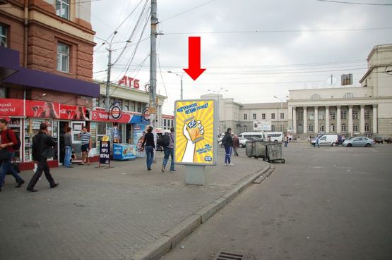 Фото рекламной плоскости по адресу Привокзальная ул. / Вокзальная пл. (бывш. Петровского пл.), супермаркет "Сильпо"
