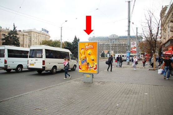 Фото рекламної площини за адресою Привокзальная ул. / Вокзальная пл. (бывш. Петровского пл.), супермаркет "Сильпо"