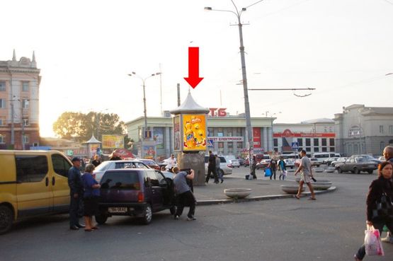 Фото рекламной плоскости по адресу Привокзальная ул. / Вокзальная пл. (бывш. Петровского пл.)