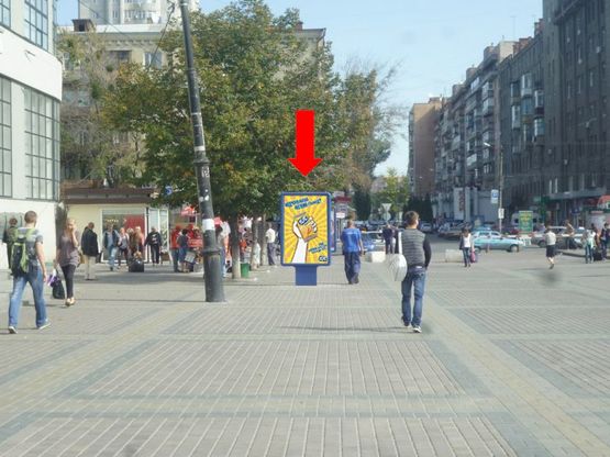 Фото рекламной плоскости по адресу Привокзальная пл., возле Главпочтампта, выхода со ст. м. "Южный вокзал"