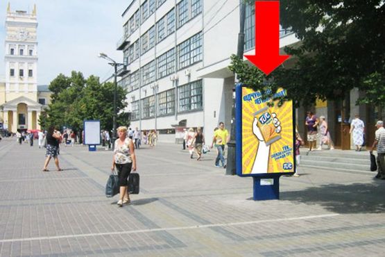 Фото рекламной плоскости по адресу Привокзальная пл., возле Главпочтампта, выхода со ст. м. "Южный вокзал"