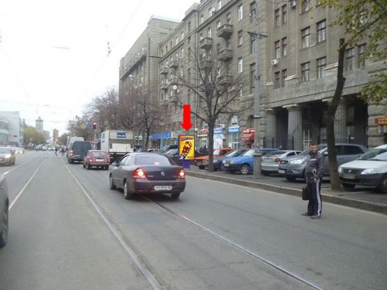 Фото рекламной плоскости по адресу Котляра ул. (бывш. Красноармейская ул.), 8/10, возле центра обслуживания абонентов "Киевстар", на светофоре