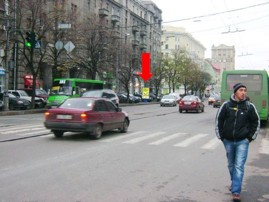 Фото рекламной плоскости по адресу Котляра ул. (бывш. Красноармейская ул.), 8/10, возле центра обслуживания абонентов "Киевстар", на светофоре