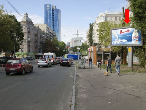 Фото рекламної площини за адресою Толстого ул., 18 / Саксаганского ул., напротив ресторана "Велюр"