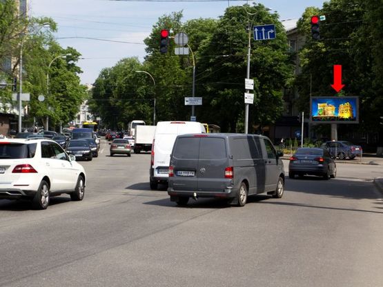 Фото рекламной плоскости по адресу Московская ул. / Цитадельная ул., на светофоре, в сторону Славы пл.