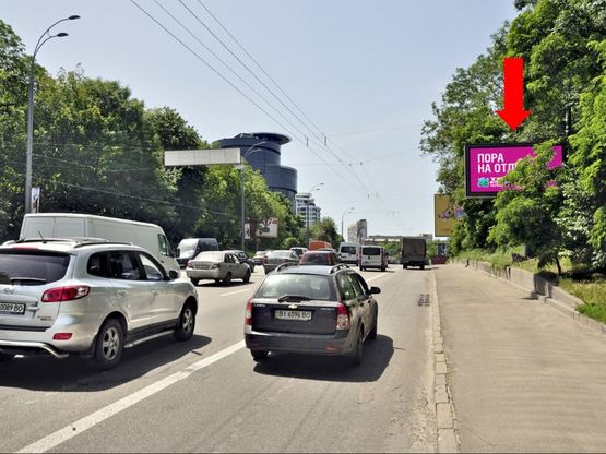 Фото рекламної площини за адресою Дружбы Народов бул., 200 м от остановки Героев ВОВ пл. , в сторону моста Печерского