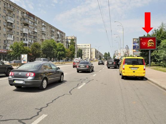 Фото рекламной плоскости по адресу Украинки бул., 21, в сторону ст. м. "Печерская"