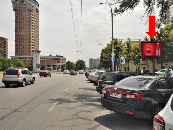 Фото рекламной плоскости по адресу Украинки Л. бул., 28, возле ресторанов "Шинок", "Сушия", в сторону бул. Дружбы народов