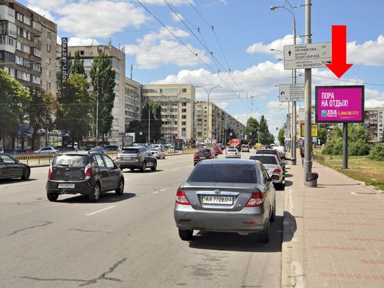 Фото рекламної площини за адресою Украинки бул., 21А / Украинки бул., 21, в сторону ст. м. "Печерская"