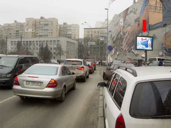 Фото рекламної площини за адресою Кловский спуск, 30 / Московская ул., в сторону Омеляновича-Павленка ул. (бывш. Суворова ул.)