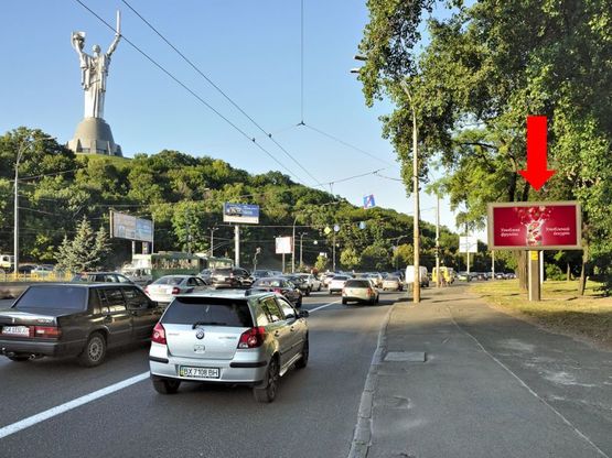 Фото рекламной плоскости по адресу Дружбы Народов бул. - Героев ВОВ пл., в сторону моста Патона