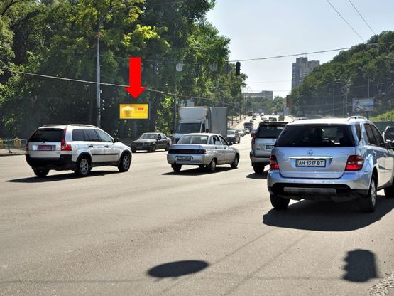 Фото рекламної площини за адресою Дружбы Народов бул. - Героев ВОВ пл., в сторону моста Печерского