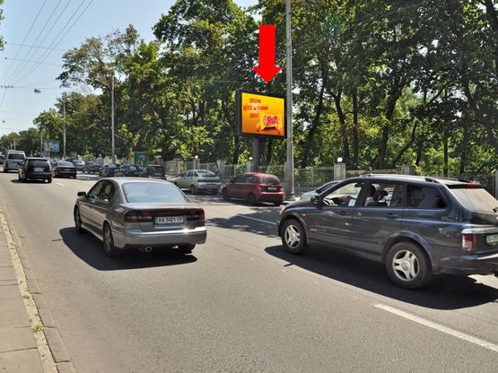 Фото рекламной плоскости по адресу Шевченко бул., 32, напротив, в сторону Крещатик ул.