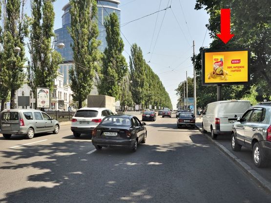 Фото рекламной плоскости по адресу Шевченко бул., 36, напротив, в сторону Крещатик ул.