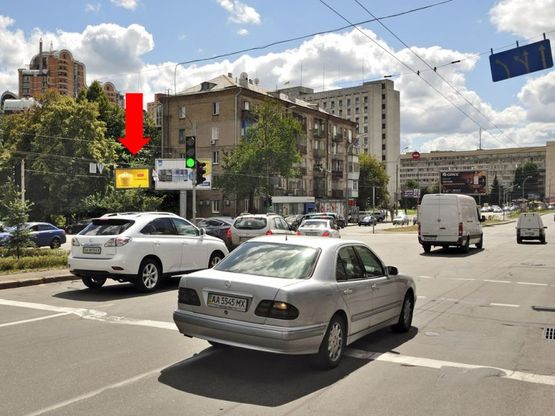 Фото рекламної площини за адресою Старонаводницкая ул. / Алмазова ул. (буыш. Кутузова ул.), 9, в сторону ст. м. "Печерская"