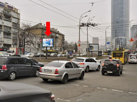 Фото рекламной плоскости по адресу Бассейная ул. / Эспланадная ул., разделитель, ТРЦ "Gulliver", на светофоре, в сторону Украинки бул.