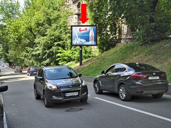Фото рекламної площини за адресою Хмельницкого ул., 70, в сторону Гончара ул.