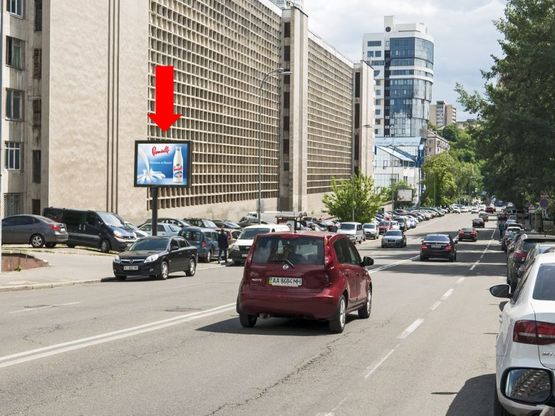 Фото рекламної площини за адресою Кловский спуск, 8, напротив, в сторону Мечникова ул.