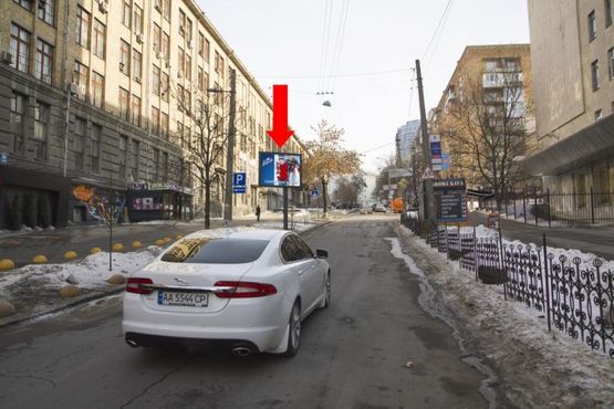 Фото рекламної площини за адресою Федорова ул., 9 - ул. Предславинская, напротив Иняза (КНЛУ)