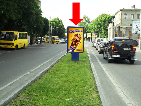 Фото рекламной плоскости по адресу Черновола пр., 39 / Под Дубом ул., разделитель, из центра