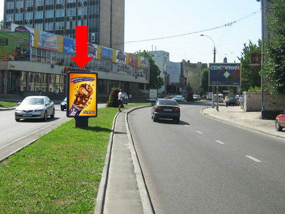Фото рекламной плоскости по адресу Черновола пр. / Детько ул., разделитель, в центр