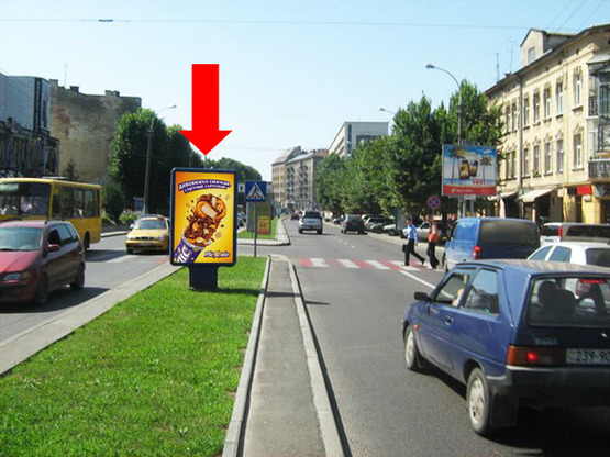 Фото рекламной плоскости по адресу Черновола пр. / Медовая ул., разделитель, возле клуба "Malevych", в центр
