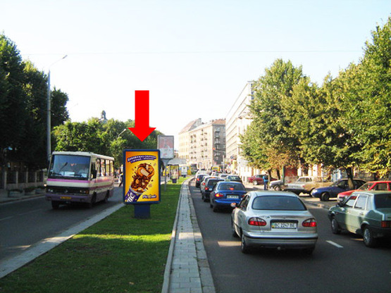 Фото рекламной плоскости по адресу Черновола пр., 19, разделитель,  возле клуба "Malevych", в центр