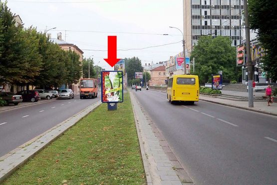 Фото рекламної площини за адресою Черновола пр., 19, разделитель,  возле клуба "Malevych", из центра