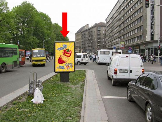 Фото рекламной плоскости по адресу Черновола пр., 9 / Зерновая ул., разделитель, возле отеля "Львов", в центр