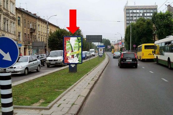 Фото рекламної площини за адресою Черновола пр., 9 / Зерновая ул., разделитель, возле отеля "Львов", в центр