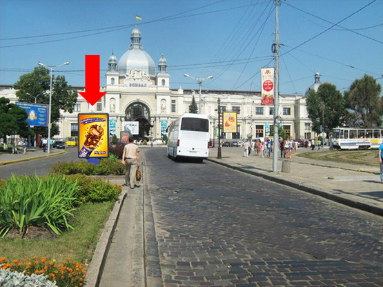 Фото рекламной плоскости по адресу Черновицкая ул., разделитель, в сторону ж/д вокзала