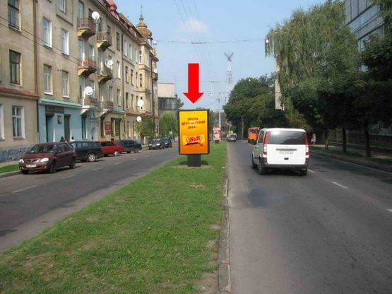 Фото рекламной плоскости по адресу Митрополита Андрея ул., 6, разделитель, район Политеха, в сторону Святого Юра пл.