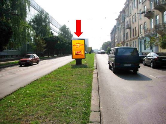 Фото рекламной плоскости по адресу Митрополита Андрея ул. / ул. Шептицких, разделитель, район Политеха, ву сторону Бандеры ул.