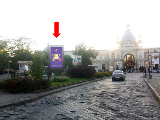 Фото рекламної площини за адресою Черновицкая ул., разделитель, в сторону ж/д вокзала