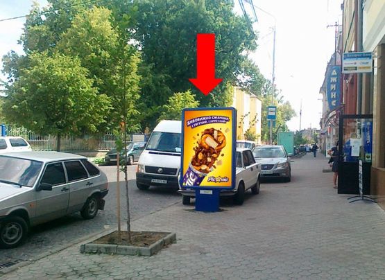 Фото рекламной плоскости по адресу Пушкина ул., возле  ТЦ Меркурий, магазина "София"