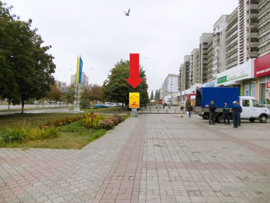 Фото рекламной плоскости по адресу Харьковская ул., возле Приватбанка