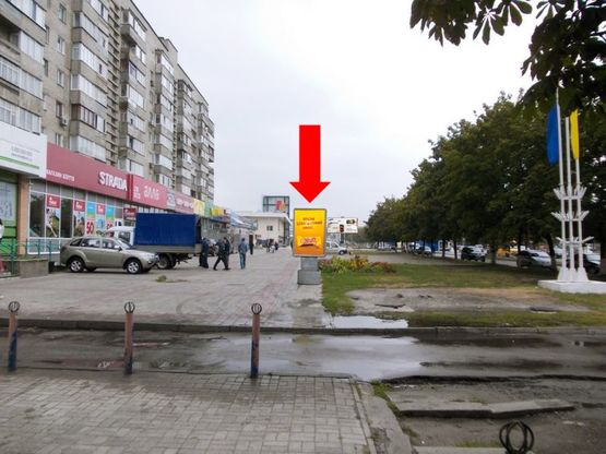 Фото рекламної площини за адресою Харьковская ул., возле Приватбанка
