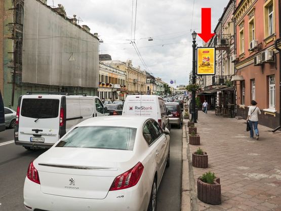 Фото рекламной плоскости по адресу Сагайдачного ул., 4, в сторону Контрактовая пл.