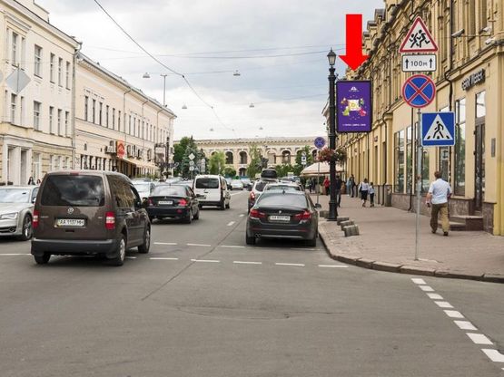 Фото рекламной плоскости по адресу Сагайдачного ул., 22 / Борисоглебская ул., светофор, в сторону Контрактовая пл.