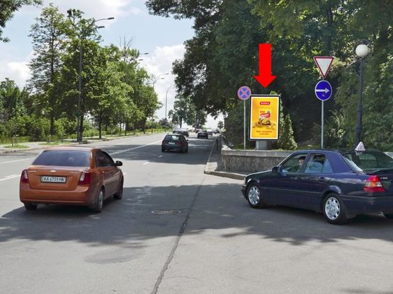 Фото рекламної площини за адресою Героев Крут ул. / Днепровский спуск, напротив церкви, в центр