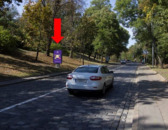 Фото рекламной плоскости по адресу Днепровский спуск №2, в сторону пл.Первозванного