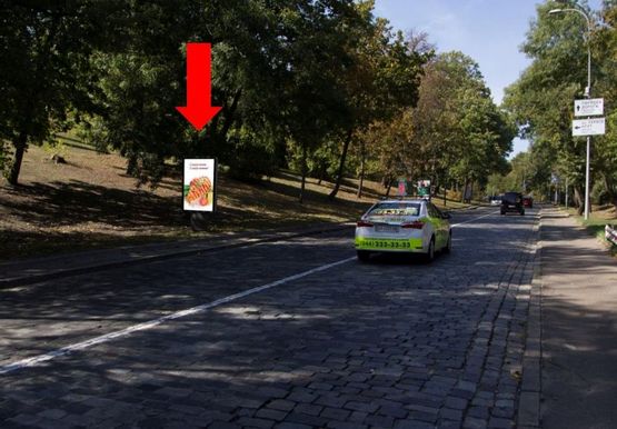 Фото рекламной плоскости по адресу Днепровский спуск №3, в сторону пл.Первозванного
