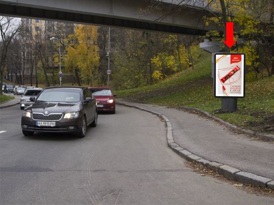 Фото рекламной плоскости по адресу Парковая дорога ул., 3/5, перед КВЦ "Парковый", поворот на ресторан "Курени", в сторону Днепровского спуска