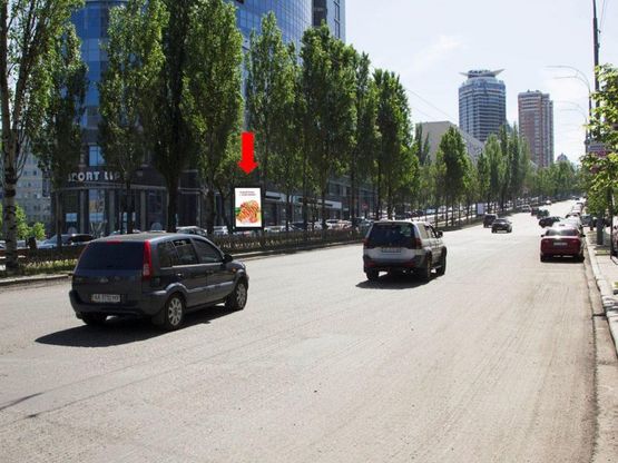 Фото рекламной плоскости по адресу Украинки бул., 2 / ул. Госпитальная, в сторону пл. Л. Украинки